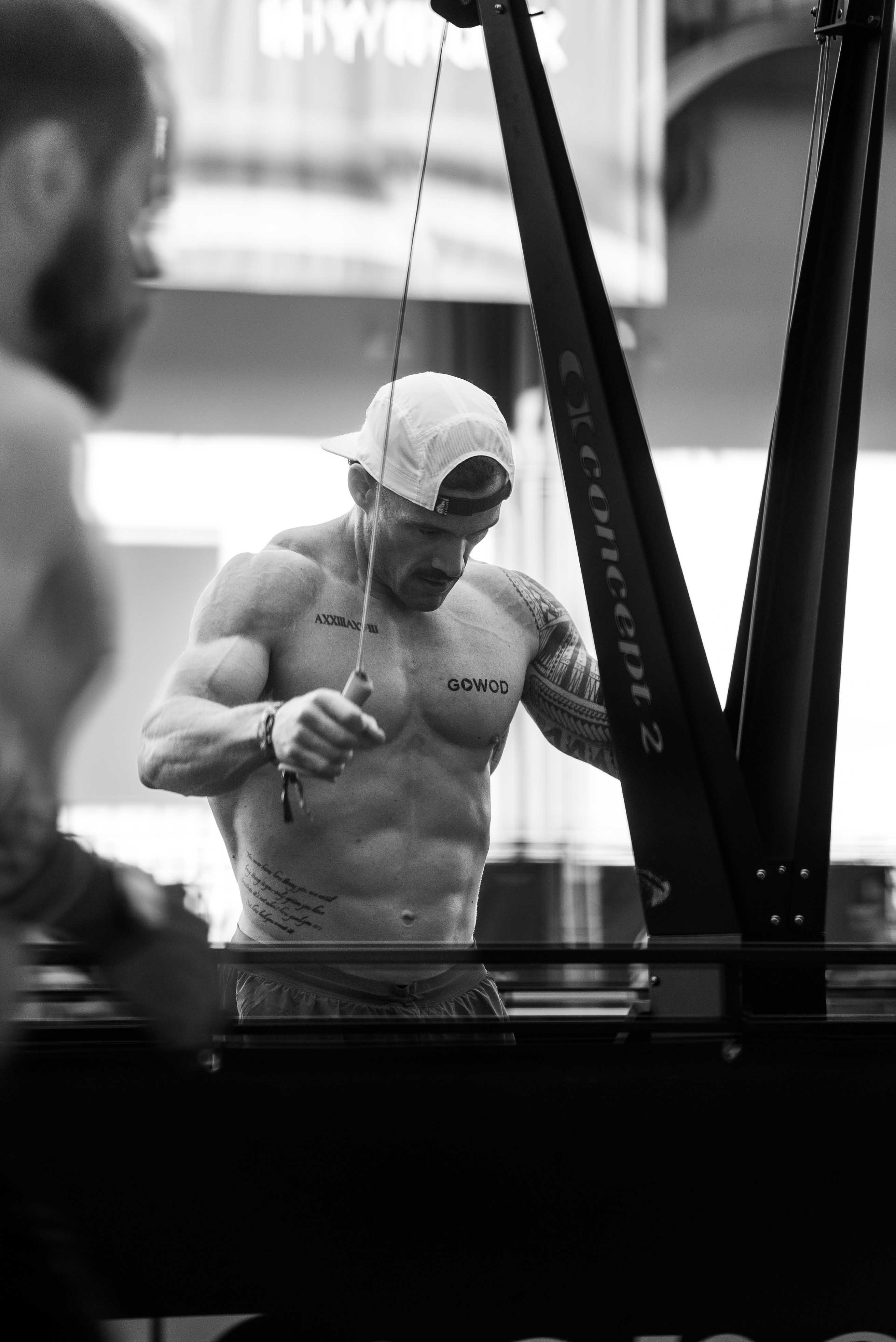Willy Georges concentré sur le SkiErg, photo noir et blanc